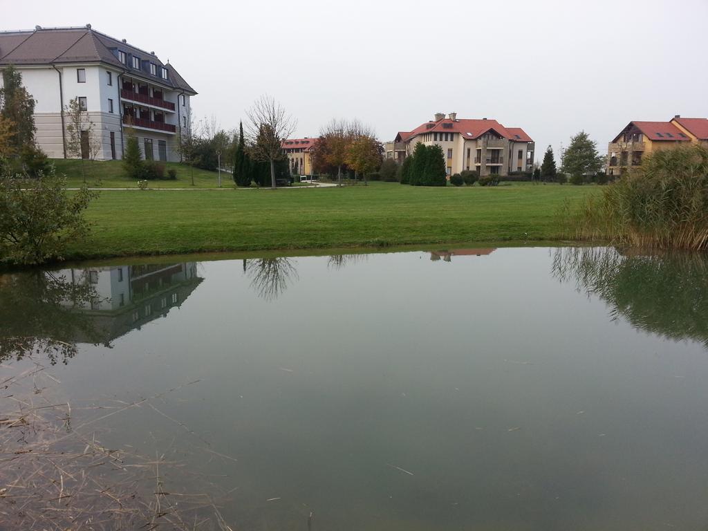 Birdland Villapark Golf View Bük Extérieur photo