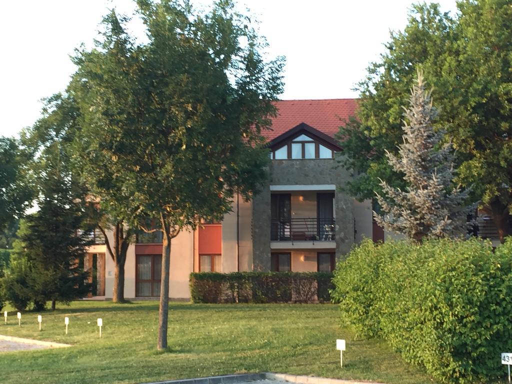 Birdland Villapark Golf View Bük Extérieur photo